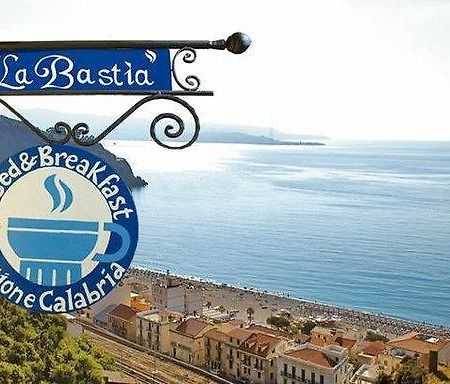Bed and Breakfast La Bastia Шилла Экстерьер фото