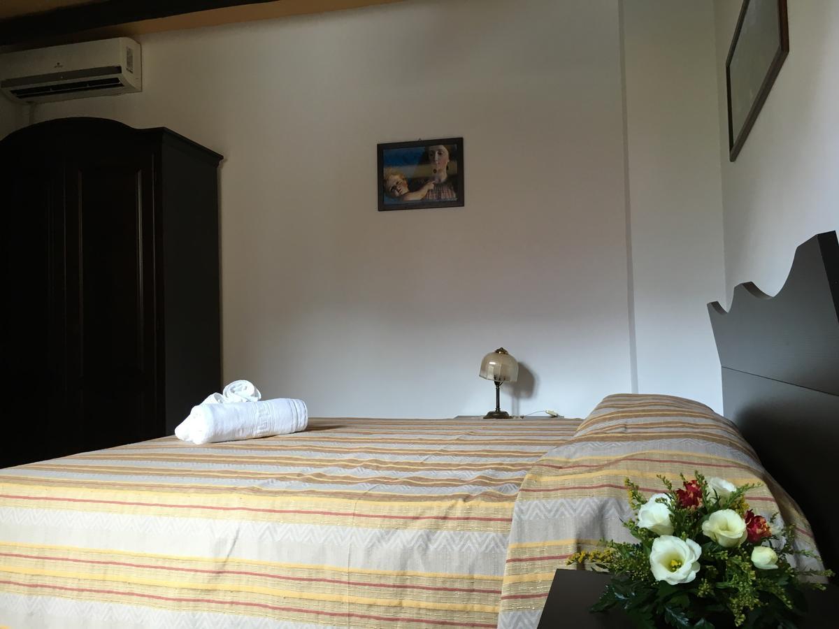 Bed and Breakfast La Bastia Шилла Экстерьер фото
