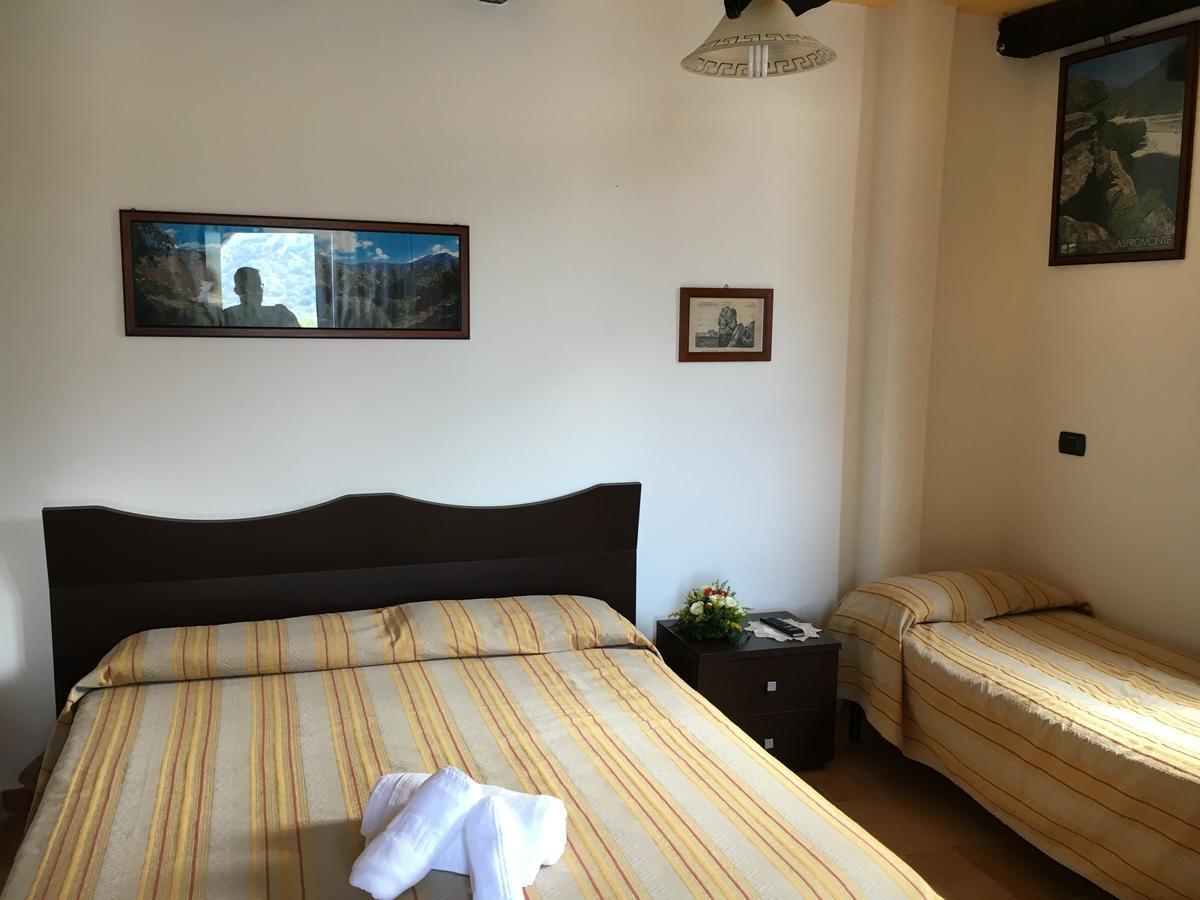 Bed and Breakfast La Bastia Шилла Экстерьер фото