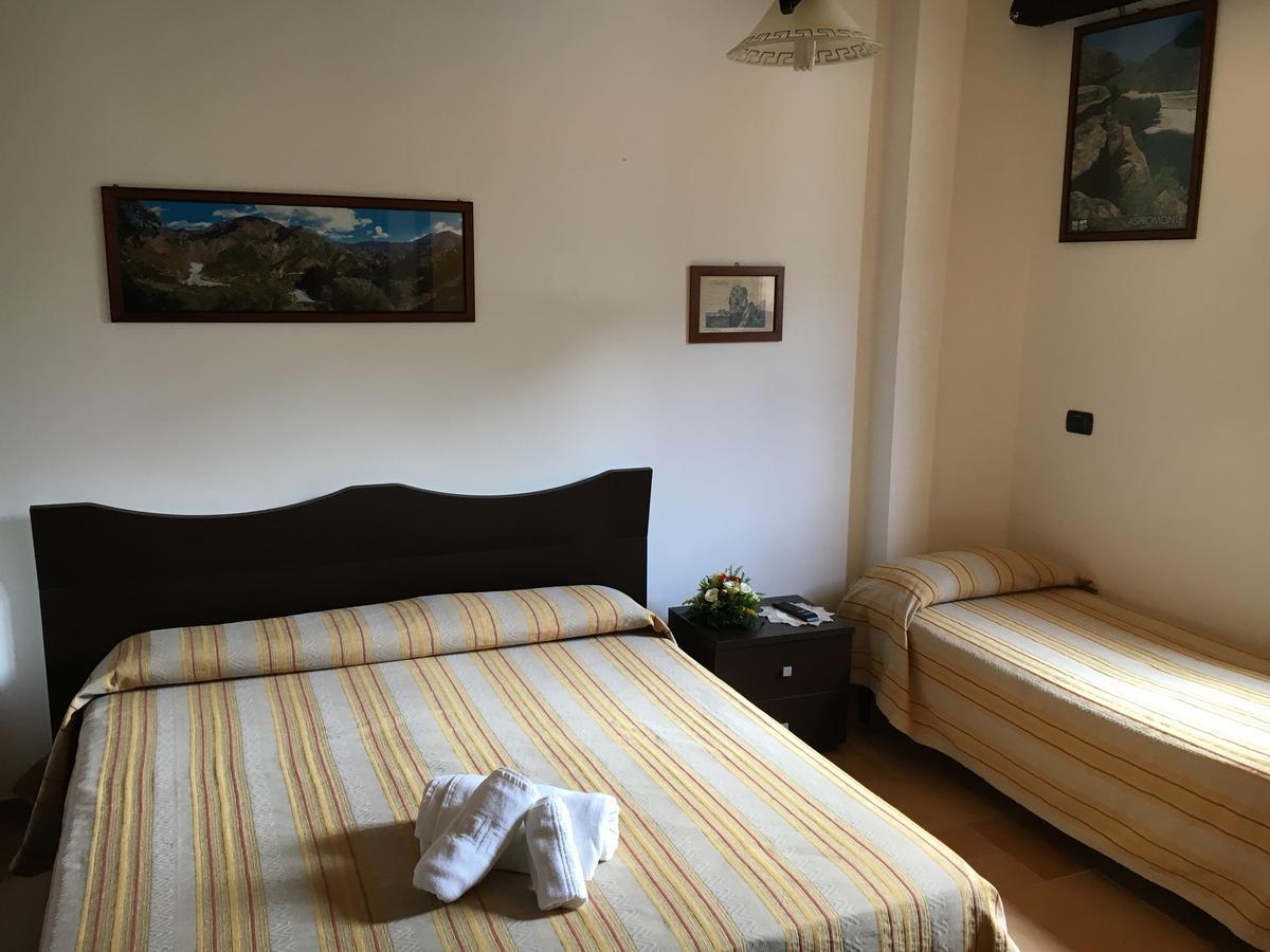 Bed and Breakfast La Bastia Шилла Экстерьер фото