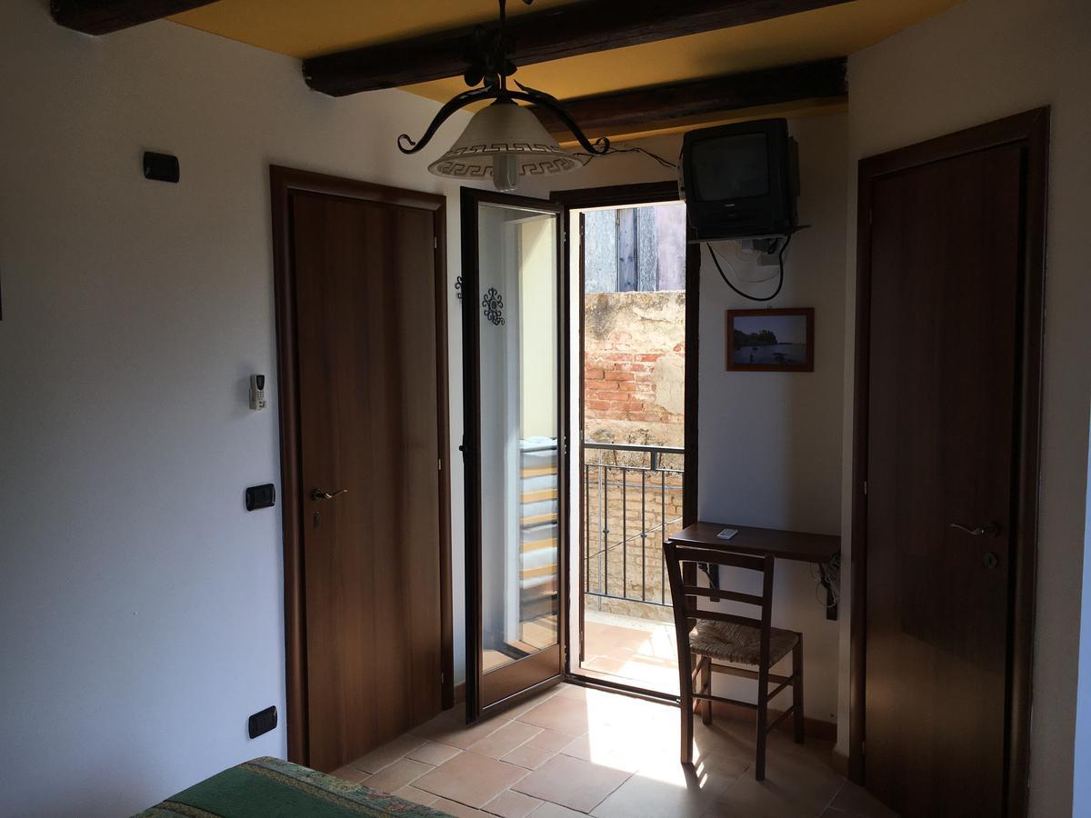 Bed and Breakfast La Bastia Шилла Экстерьер фото