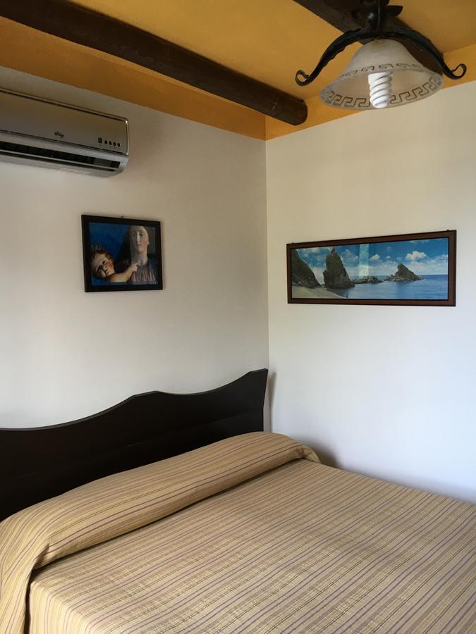 Bed and Breakfast La Bastia Шилла Экстерьер фото