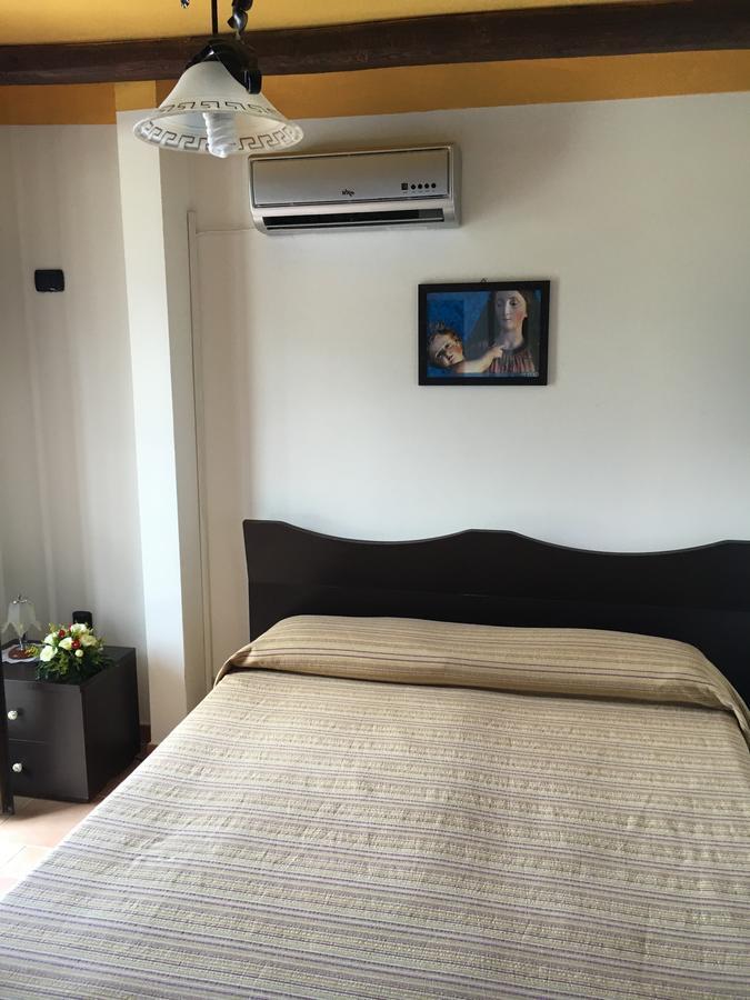 Bed and Breakfast La Bastia Шилла Экстерьер фото