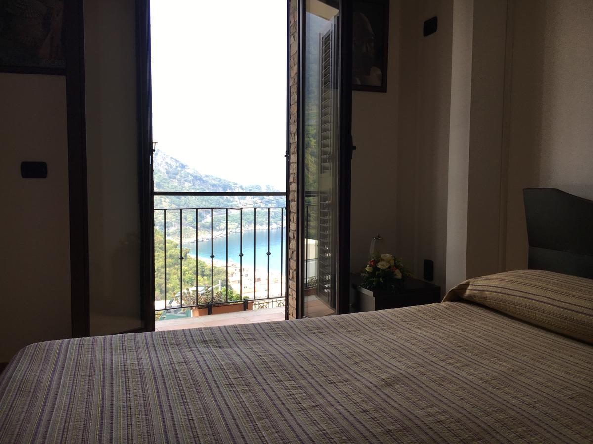 Bed and Breakfast La Bastia Шилла Экстерьер фото