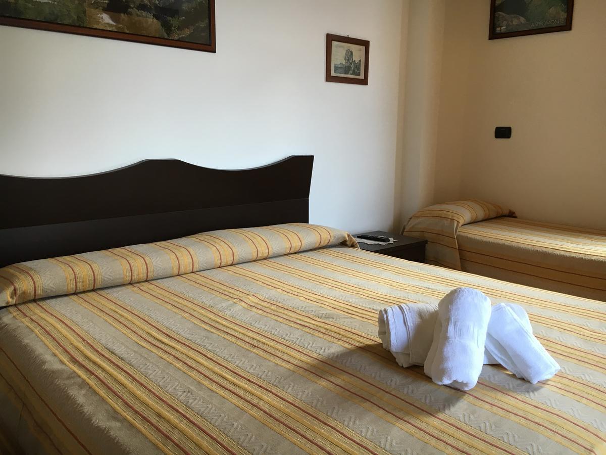 Bed and Breakfast La Bastia Шилла Экстерьер фото