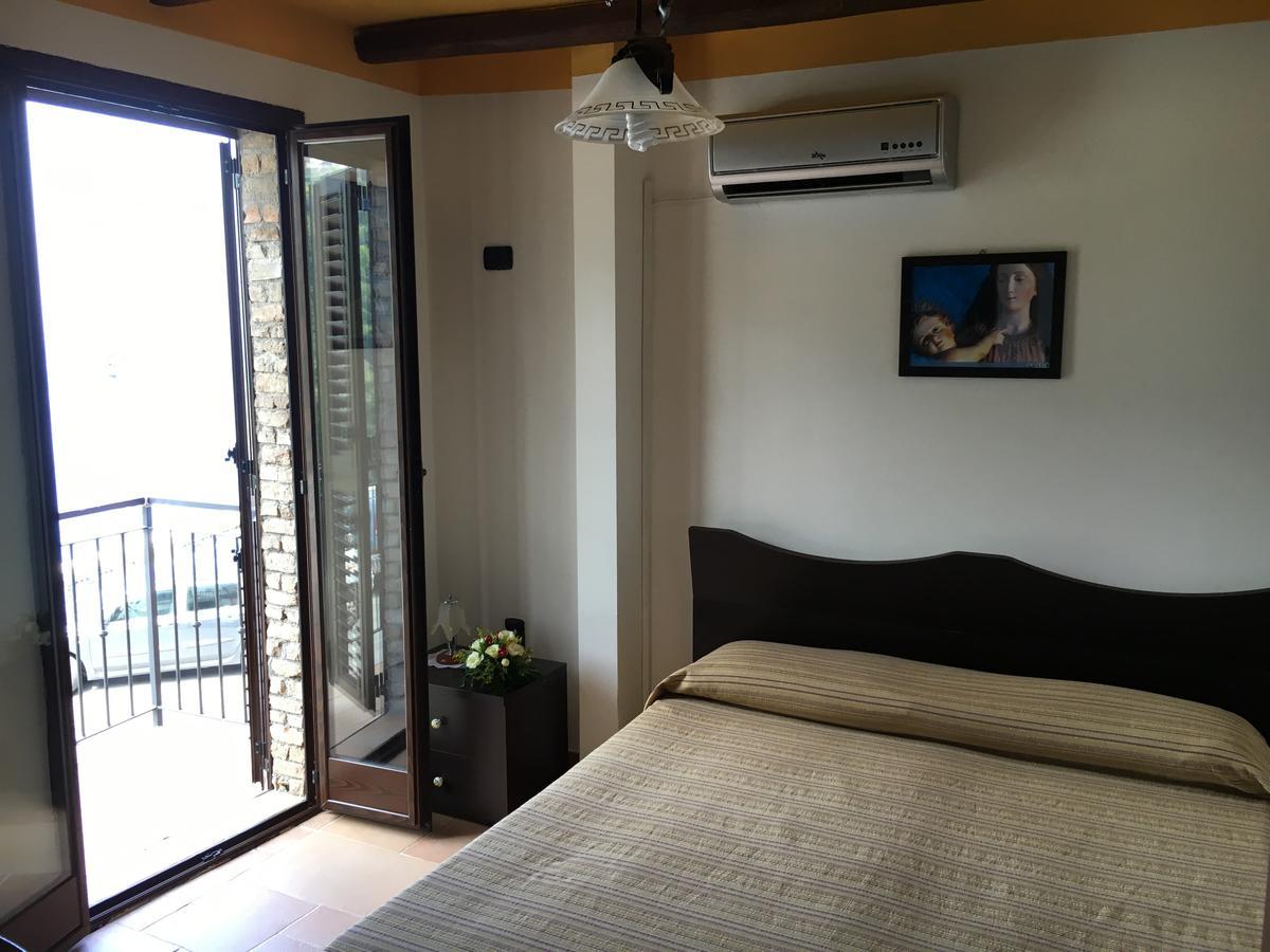 Bed and Breakfast La Bastia Шилла Экстерьер фото