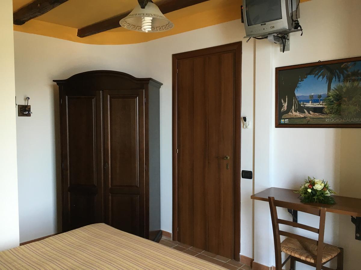 Bed and Breakfast La Bastia Шилла Экстерьер фото