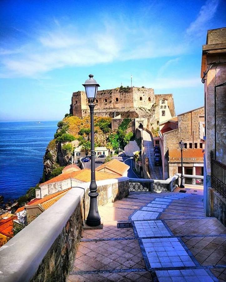 Bed and Breakfast La Bastia Шилла Экстерьер фото